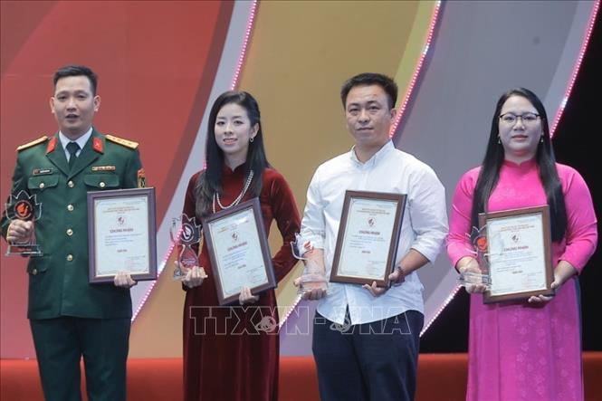 Các tác giải đoạt giải Ba. Ảnh: Minh Quyết - TTXVN