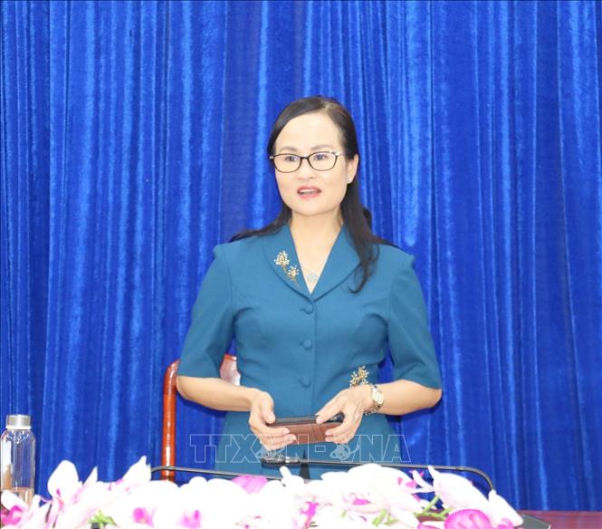 Ủy viên Ban thường vụ Tỉnh ủy, Bí thư phường Bình Phước, tỉnh Đồng Nai Giang Thị Phương Hạnh phát biểu chỉ đạo tại buổi làm việc. Ảnh: Nhật Bình - TTXVN.