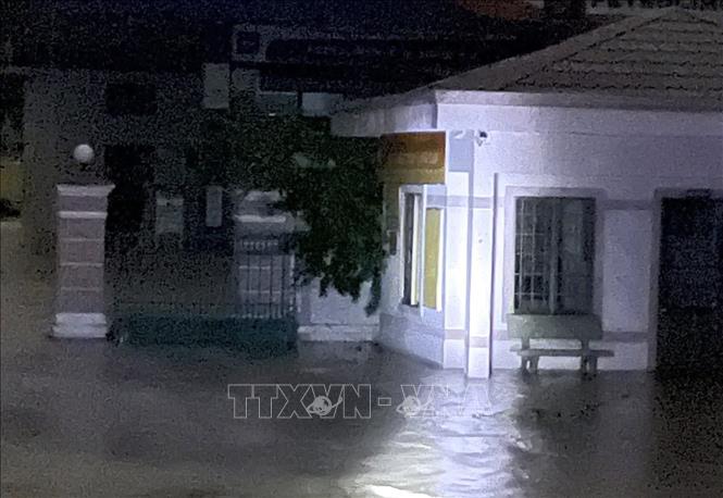 Nhiều khu vực nhà dân cánh Đông tỉnh Đắk Lắk bị ngập. Ảnh: TTXVN phát
