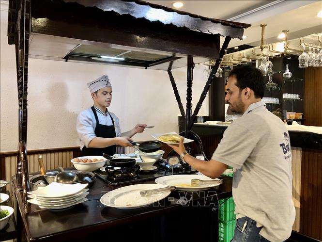 Vietnamese dishes are served for foreign tourists at restaurants and hotels in Ho Chi Minh City. VNA Photo