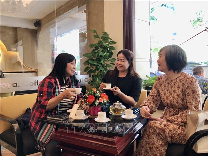 Tourists enjoy cakes and Vietnamese tea at a bar in Ho Chi Minh City. VNA Photo