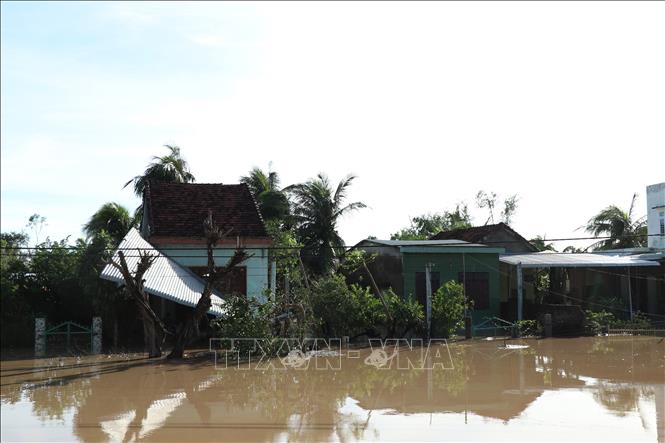 Houses in Dak Lak province are inundated. VNA Photo