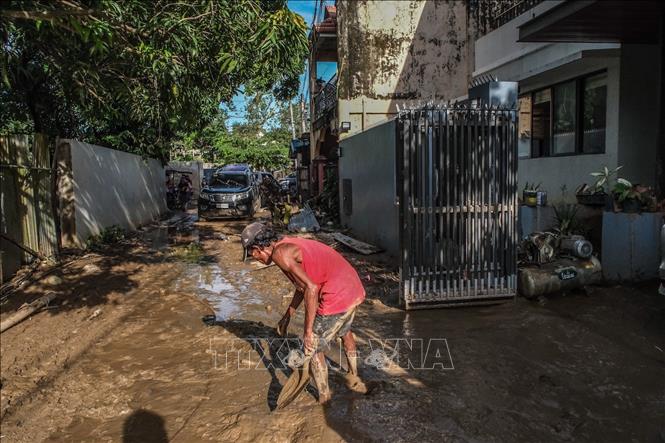 Tổng thống Philippines Ferdinand Romualdez Marcos Jr. ngày 6/11/2025 đã tuyên bố tình trạng thảm họa quốc gia, sau khi siêu bão Kalmaegi gây ra thiệt hại nghiêm trọng trên diện rộng và khiến ít nhất 140 người thiệt mạng, trong khi 127 người vẫn đang mất tích. Ảnh: THX/TTXVN