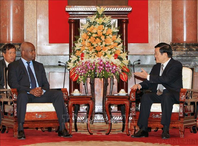  Chủ tịch nước Trương Tấn Sang tiếp Ngài Angelo de Barros V. Tavares, Bộ trưởng Nội vụ Cộng hòa Angola (Hà Nội, 21/10/2014). Ảnh: Nguyễn Khang – TTXVN