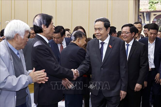 Chủ tịch Quốc hội Trần Thanh Mẫn với đại biểu. Ảnh: Doãn Tấn - TTXVN