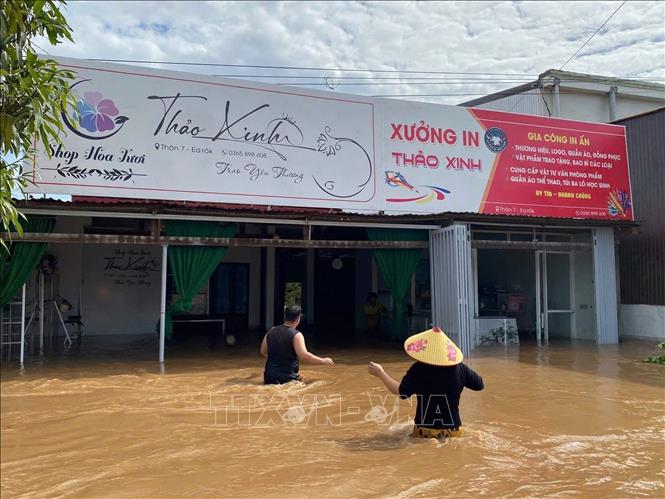 Nhiều khu vực tại xã Ea Rôk, tỉnh Đắk Lắk bị ngập lên tới 1m. Ảnh: TTXVN phát