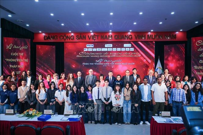 Các đại biểu tham dự buổi lễ chụp ảnh chung. Ảnh: Hoàng Hiếu - TTXVN