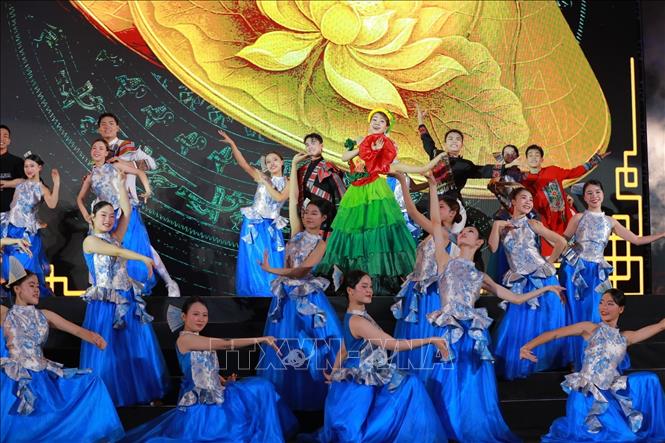 Các tiết mục nghệ thuật tại chương trình. Ảnh: Khánh Hoà - TTXVN