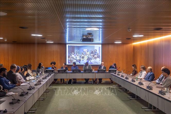 Một phiên họp bên lề cuộc họp lần thứ 6 của Hội nghị các Bên tham gia Công ước Minamata về Thủy ngân (COP-6). Ảnh: TTXVN phát 