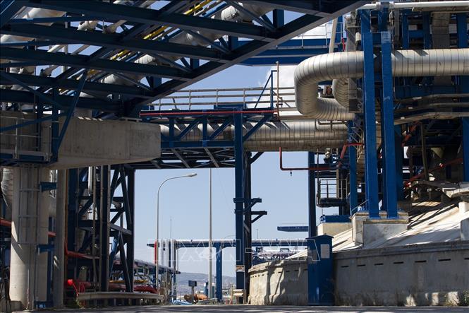 Nhà ga khí đốt tự nhiên hóa lỏng tại Revithoussa, Hy Lạp. Ảnh: THX/TTXVN