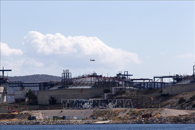 Nhà ga khí đốt tự nhiên hóa lỏng tại Revithoussa, Hy Lạp. Ảnh: THX/TTXVN