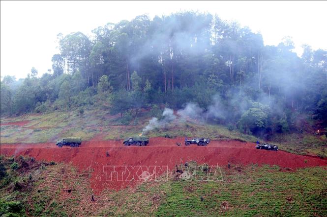 Diễn tập thực binh tại cuộc diễn tập điểm phòng thủ khu vực Ban Chỉ huy Phòng thủ khu vực 3 -  Mai Sơn (Bộ Chỉ huy Quân sự tỉnh Sơn La) năm 2025. Ảnh: Quang Quyết - TTXVN