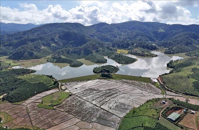 Công trình thủy lợi hồ Cay An tại xã Tà Năng dung tích chứa khoảng 1,7 triệu m3, cung cấp nước tưới cho 250 ha đất sản xuất trong khu vực. Ảnh: Nguyễn Dũng – TTXVN 