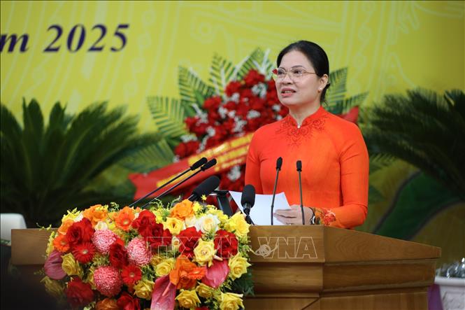 Bà Hà Thị Nga, Phó Chủ tịch Ủy ban Trung ương Mặt trận Tổ quốc Việt Nam phát biểu chỉ đạo Đại hội. Ảnh: Hoàng Hải - TTXVN 