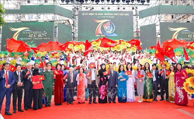 Các đại biểu tham dự Lễ kỷ niệm 70 năm - Hành trình rực rỡ của Trường THPT Việt Đức. Ảnh: Thanh Tùng - TTXVN 