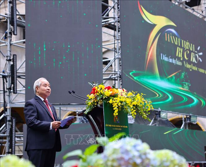 Đại diện cựu học sinh phát biểu trong lễ kỷ niệm. Ảnh: Thanh Tùng - TTXVN