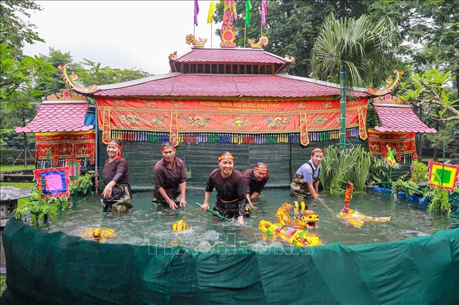 Múa rối nước không chỉ là một hình thức giải trí mà còn là một phần di sản văn hóa quý báu của Việt Nam. Ảnh: Khánh Hoà - TTXVN