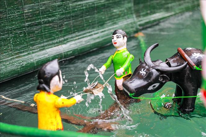 Các tiết mục thường mô tả cuộc sống lao động sản xuất nông nghiệp, các lễ hội truyền thống hay những câu chuyện cổ tích, truyền thuyết dân gian, mang đậm ước mơ về một cuộc sống ấm no, hạnh phúc. Ảnh: Khánh Hoà - TTXVN