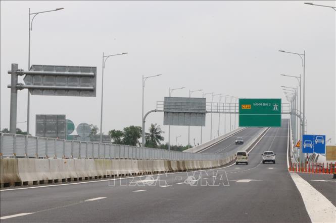 Cầu Nhơn Trạch tại Dự án thành phần 3, đường Vành đai 3 - Thành phố Hồ Chí Minh đã hoàn thành. Ảnh: Công Phong - TTXVN
