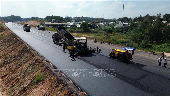 Thảm nhựa tại cao tốc Biên Hòa - Vũng Tàu. Ảnh: Công Phong - TTXVN