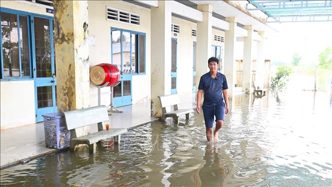 Trường Tiểu học Phước Bình B (cơ sở IV), ấp Phước Giang, xã Phước Chỉ, tỉnh Tây Ninh ngập tới nửa mét. Ảnh: Minh Phú – TTXVN