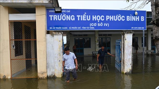 Trường Tiểu học Phước Bình B (cơ sở IV), ấp Phước Giang, xã Phước Chỉ, tỉnh Tây Ninh phải tạm ngưng hoạt động, chờ nước rút. Ảnh: Minh Phú – TTXVN
