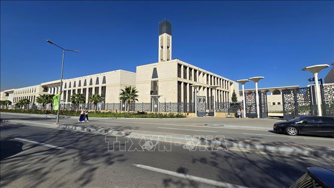 Đại Thánh đường Djamaâ El-Djazaïr vươn mình tráng lệ với tháp minaret cao 265 mét, cao nhất thế giới. Ảnh: Nguyễn An - PV TTXVN tại Algeria