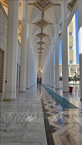 Hành lang giữa các cánh Đông - Tây của Đại thánh đường. Ảnh: Nguyễn An - PV TTXVN tại Algeria