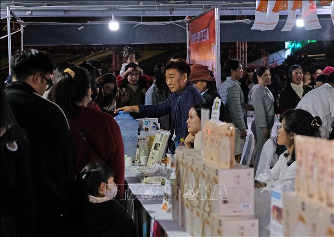 Fifty businesses from the RoK take part in the event. VNA Photo: Nguyễn Dũng 