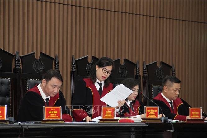 Thành viên Ủy ban thẩm phán Tòa án nhân dân thành phố Hà Nội phát biểu tại phiên tòa giám đốc thẩm chiều 30/9/2025 - phiên tòa giám đốc thẩm đầu tiên của Tòa án nhân dân thành phố Hà Nội sau Nghị quyết 81. Ảnh: Kim Anh – TTXVN