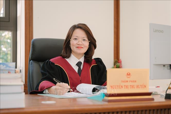 Thẩm phán Nguyễn Thị Thu Huyền (Tòa án nhân dân Khu vực 2 - Hà Nội) cho rằng, quá trình tiến hành tố tụng giải quyết đối với những vụ việc phá sản gặp nhiều khó khăn, vướng mắc. Ảnh: Kim Anh – TTXVN