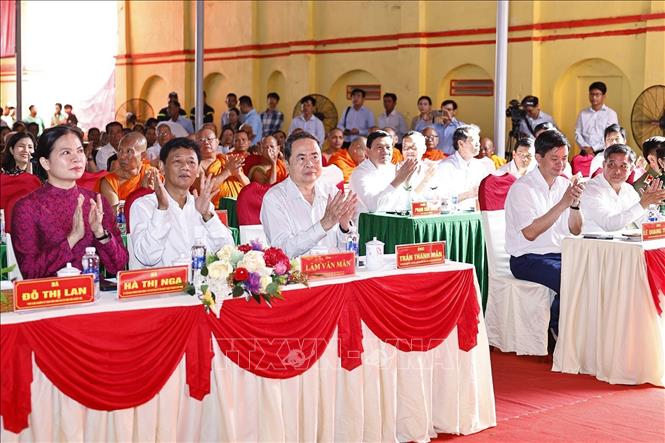 Chủ tịch Quốc hội Trần Thanh Mẫn và đại biểu dự Ngày hội đại đoàn kết toàn dân tộc tại khu dân cư ấp Châu Thành, xã An Ninh, Thành phố Cần Thơ, Ảnh: Doãn Tấn - TTXVN