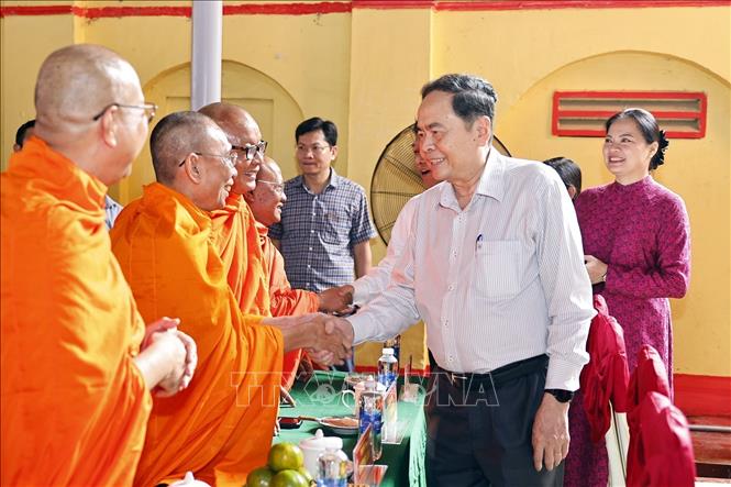 Chủ tịch Quốc hội Trần Thanh Mẫn với đại biểu. Ảnh: Doãn Tấn - TTXVN