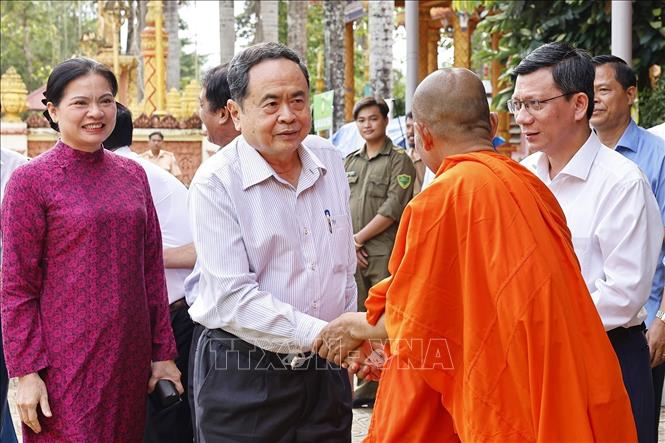 Chủ tịch Quốc hội Trần Thanh Mẫn với đại biểu. Ảnh: Doãn Tấn - TTXVN