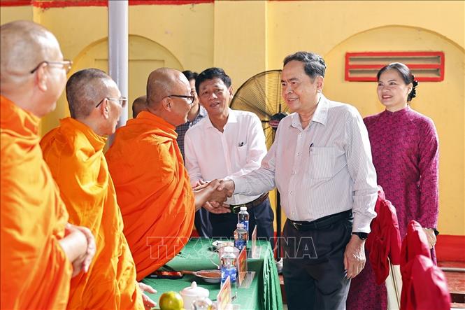 Chủ tịch Quốc hội Trần Thanh Mẫn với đại biểu. Ảnh: Doãn Tấn - TTXVN