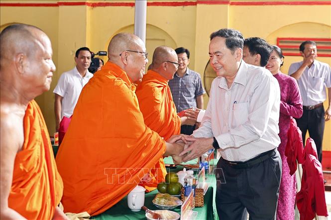 Chủ tịch Quốc hội Trần Thanh Mẫn với đại biểu. Ảnh: Doãn Tấn - TTXVN