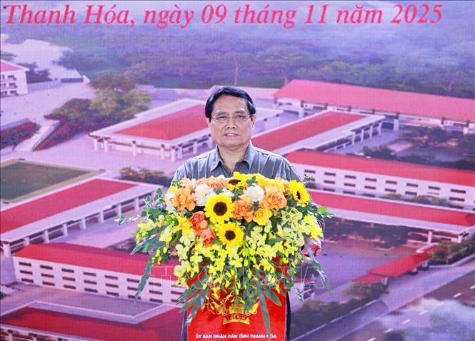 Thủ tướng Phạm Minh Chính phát biểu tại Lễ khởi công tại điểm Trường nội trú liên cấp Tiểu học và Trung học cơ sở xã Yên Khương, tỉnh Thanh Hóa. Ảnh: Dương Giang-TTXVN