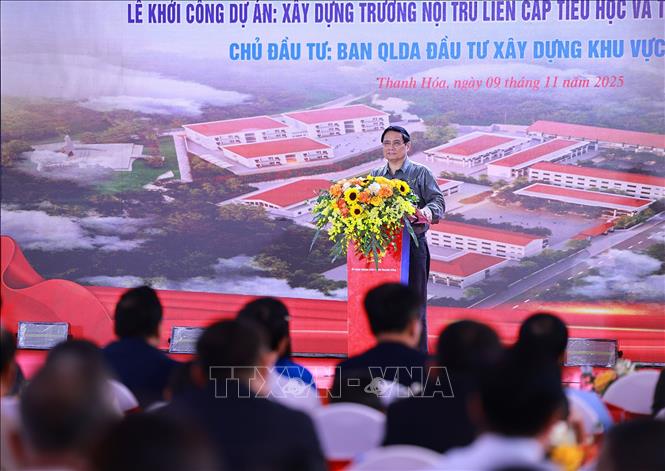 Thủ tướng Phạm Minh Chính phát biểu tại Lễ khởi công tại điểm Trường nội trú liên cấp Tiểu học và Trung học cơ sở xã Yên Khương, tỉnh Thanh Hóa. Ảnh: Dương Giang-TTXVN