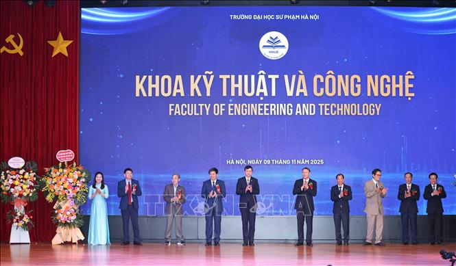 Tại Lễ kỷ niệm, Khoa Sư phạm Kỹ thuật chính thức mang tên Khoa Kỹ thuật và Công nghệ. Ảnh: Thanh Tùng - TTXVN