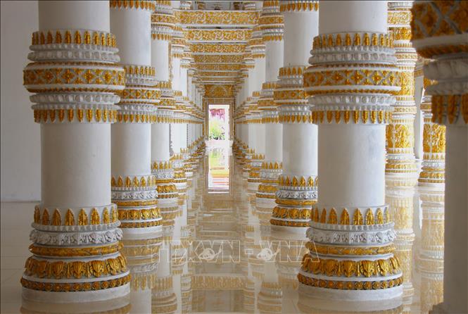 The area beneath the reclining Buddha statue serves as a space for monks’ daily activities and studies. Photo: Nguyen Hang - VNA 