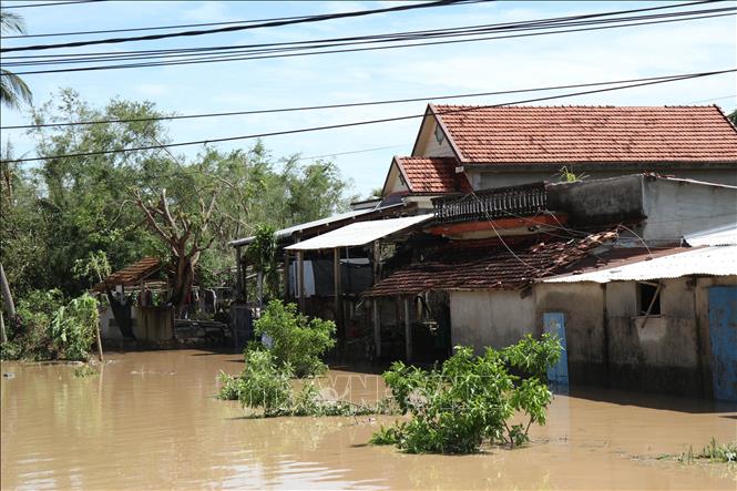 Một khu dân cư bị ngập lụt ở xã Tuy An Bắc, tỉnh Đắk Lắk. Ảnh: Tuấn Anh - TTXVN