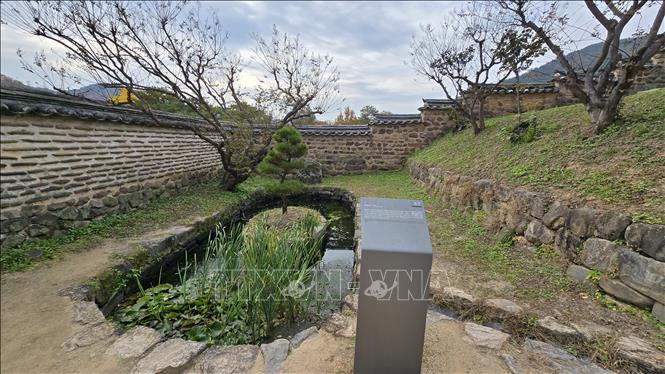 Gwangyeongji (khu vực của ánh sáng và bóng tối) được thiết kế để giúp các học giả trau dồi trí tuệ và tập trung vào việc học tập. Ảnh: Đức Thắng - PV TTXVN tại Hàn Quốc