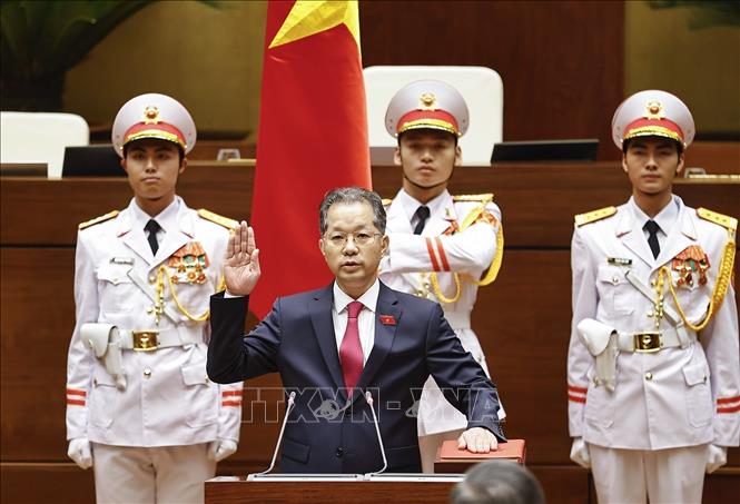 Chánh án Tòa án nhân dân Tối cao Nguyễn Văn Quảng tuyên thệ. Ảnh: Doãn Tấn - TTXVN