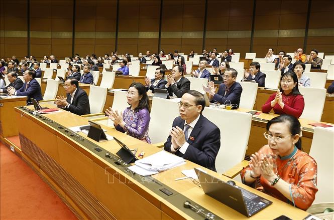 Quốc hội biểu quyết kết quả bầu. Ảnh: Doãn Tấn - TTXVN