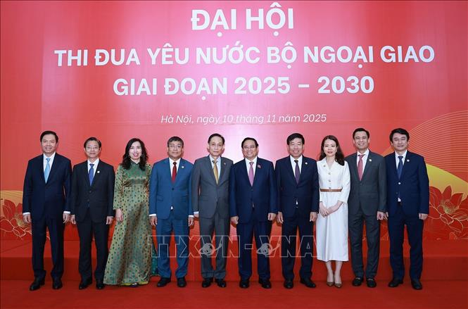Thủ tướng Phạm Minh Chính với lãnh đạo Bộ Ngoại giao tham dự Đại hội Thi đua yêu nước Bộ Ngoại giao giai đoạn 2025-2030. Ảnh: Dương Giang-TTXVN

