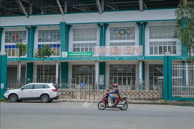Cổng chính Sân vận động Cần Thơ trên đường Lê Lợi, phường Cái Khế, thành phố Cần Thơ. Ảnh: Thanh Liêm - TTXVN
