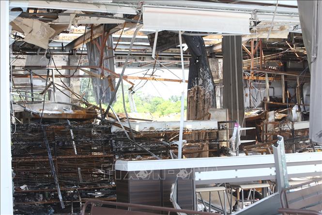 (Tư liệu) Một cửa hàng tiện lợi bị phá hủy do xung đột tại Si Sa Ket, Thái Lan. Ảnh: THX/TTXVN