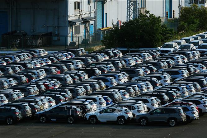 Ô tô chờ xuất khẩu tại cảng ở Yokohama, Nhật Bản. Ảnh: THX/TTXVN