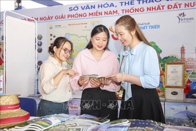 Tay Ninh Province strengthens tourism promotion and marketing activities. VNA Photo: Giang Phương