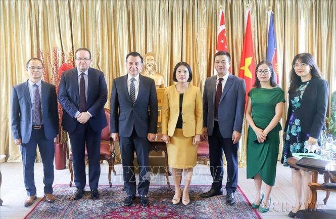 Đại sứ Tào Thị Thanh Hương tiếp ông Mahmoud Hmoud, Đại sứ Vương quốc Hashemite Jordan tại Singapore kiêm nhiệm Việt Nam để thảo luận về các biện pháp thúc đẩy quan hệ giữa hai nước (Singapore, 23/2/2021). Ảnh: Lê Dương - TTXVN
